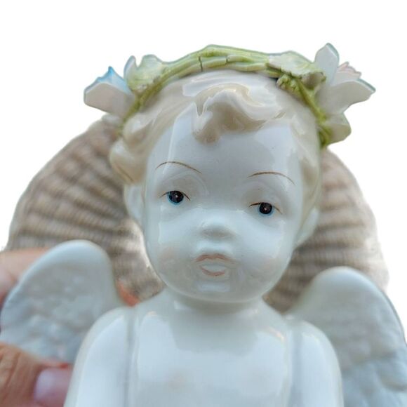 Vintage VTG Angel Floral Porcelain Glossy Small Statue Decor - Picture 7 of 9